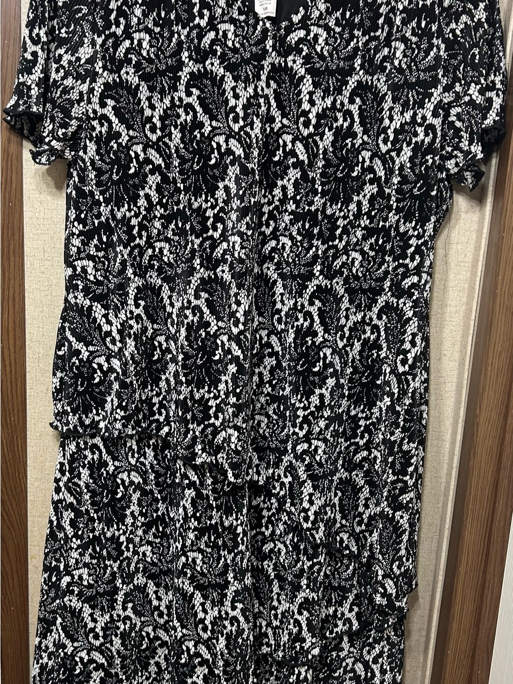 connected apparel Black & White Long Sleeve Printed Dress